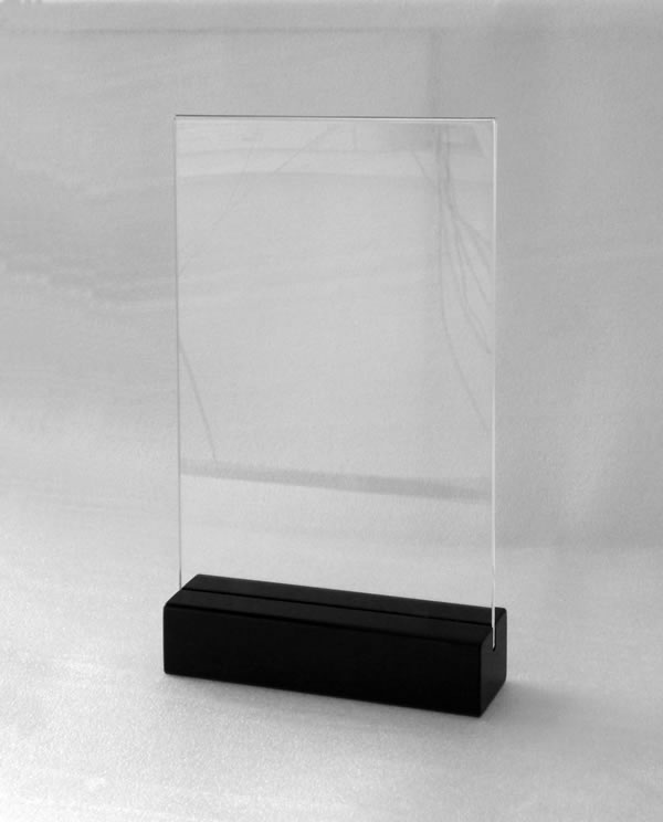 portalistino in plexiglass con base in legno laccato